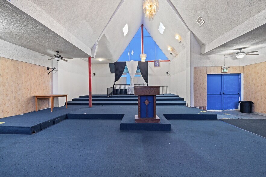 More Photos Of 10527 Compton Ave, Los Angeles Religious Facility For Sale