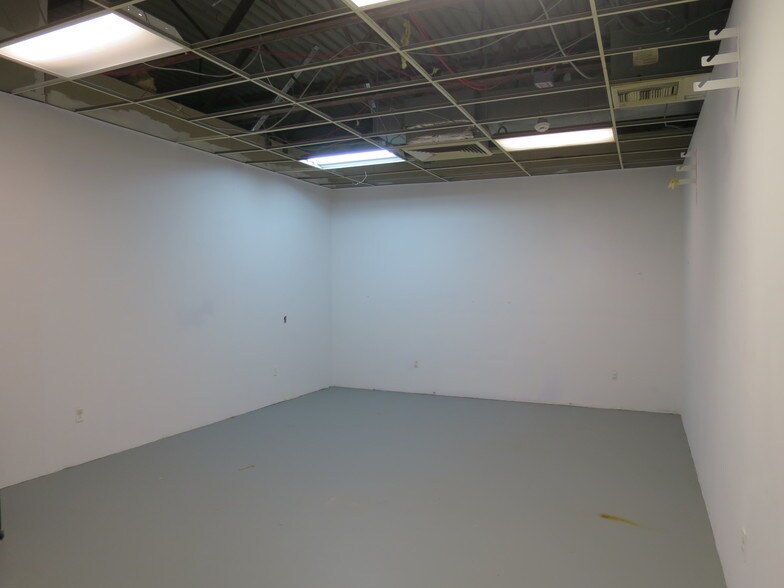 More Photos Of 66 E Main St, Westminster Office For Lease