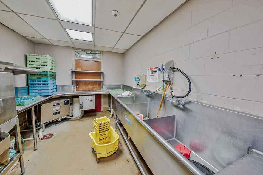 More Photos Of 805 Cleburne, West Helena Self Storage For Sale