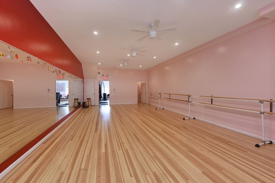 More Photos Of 50 Hillside Ave, Williston Park Storefront For Sale