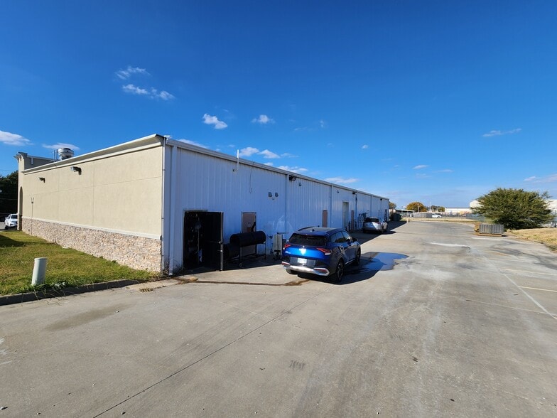 More Photos Of 6005-6011 S Mingo Rd, Tulsa Unknown For Lease