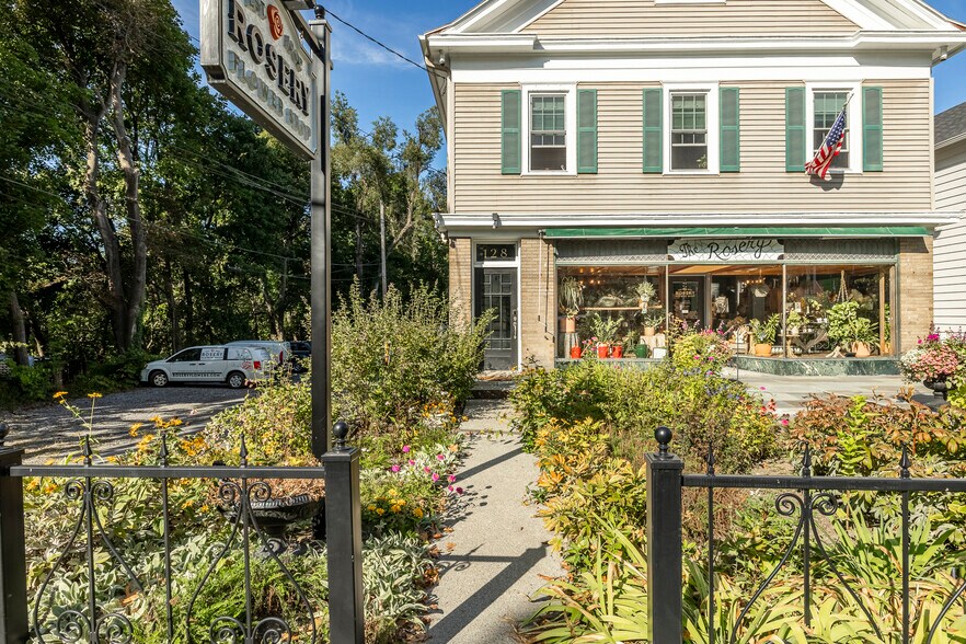 More Photos Of 128 Green St, Hudson Storefront Retail Residential For Sale