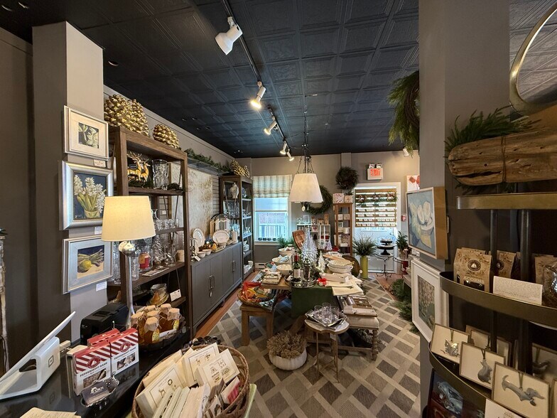 More Photos Of 8-10 Essex St, Andover Storefront Retail Office For Lease