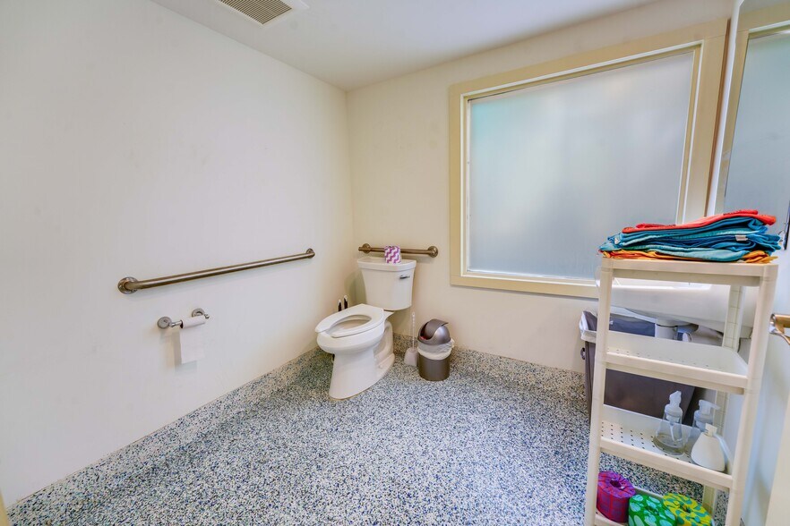 More Photos Of 423 N Lemon Ave, Sarasota Freestanding For Sale