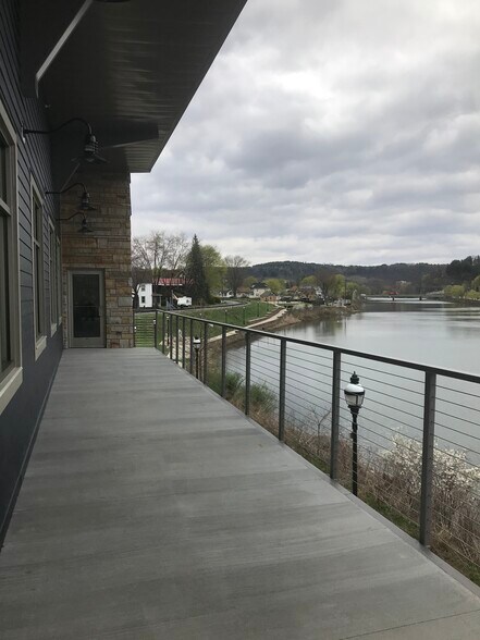 More Photos Of 139 W Market St, Clearfield Flex For Lease