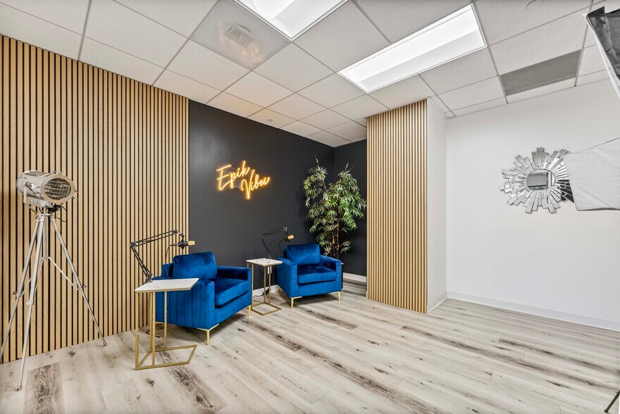 More Photos Of 21900 Burbank, Woodland Hills Office For Lease