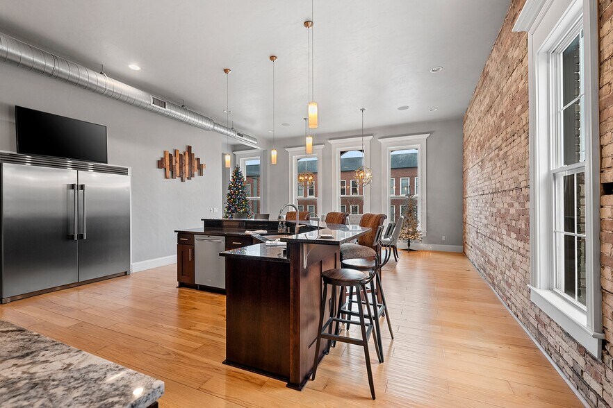 More Photos Of 408 Dousman St, Green Bay Storefront Retail Residential For Sale