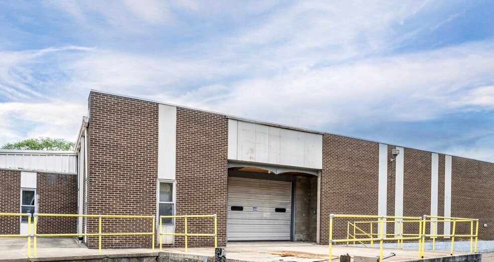 More Photos Of 500 N Bell Ave, Carnegie Warehouse For Lease