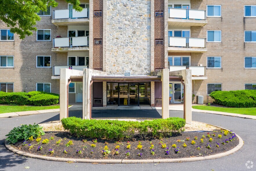 More Photos Of 1001 Kings Hwy N, Cherry Hill Apartments For Lease