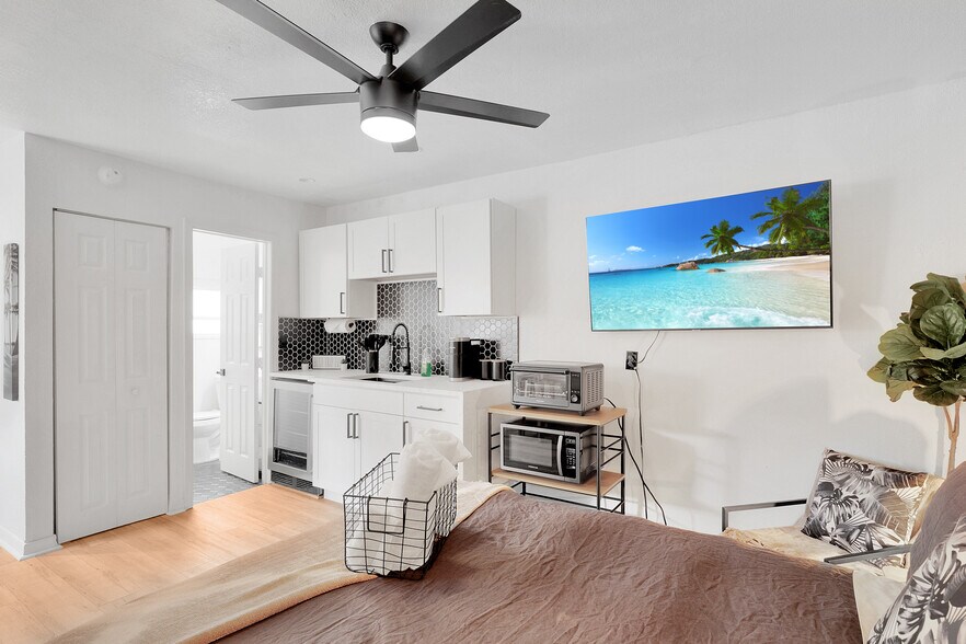 More Photos Of 517 S J St, Lake Worth Beach Apartments For Sale