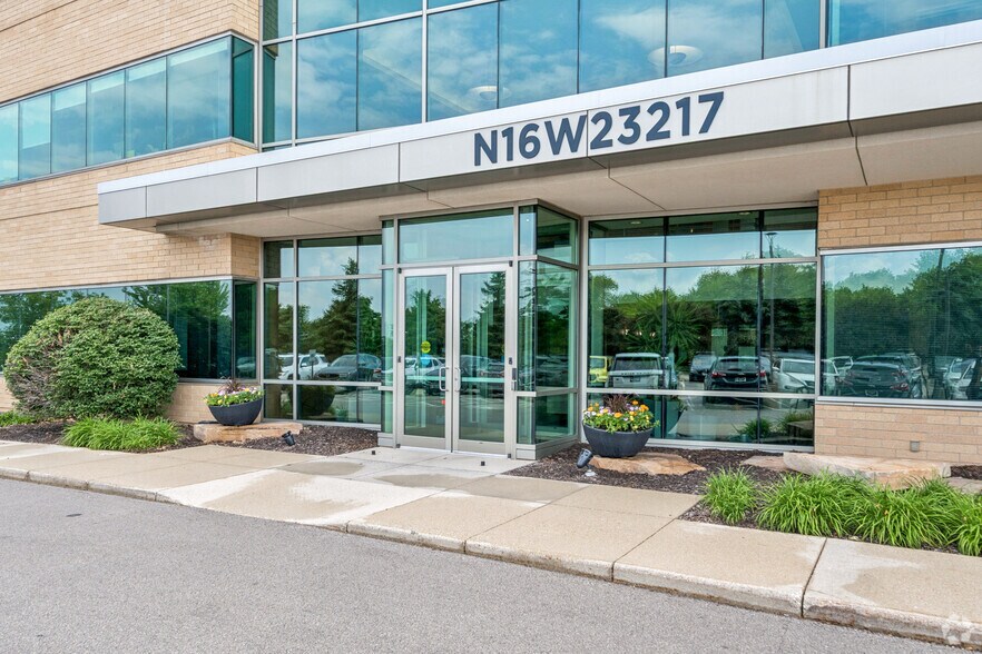 More Photos Of N16W23217 Stone Ridge Dr, Waukesha Office For Sale