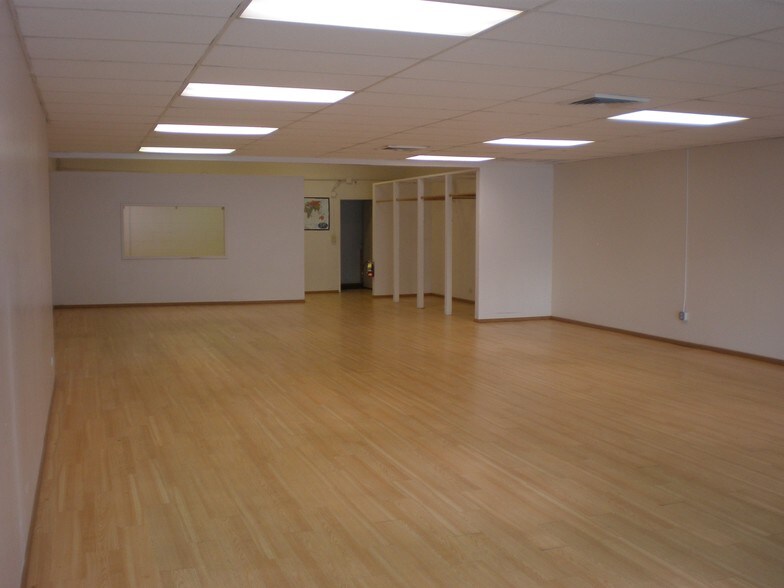 More Photos Of 3057 Waialae Ave, Honolulu Storefront For Lease