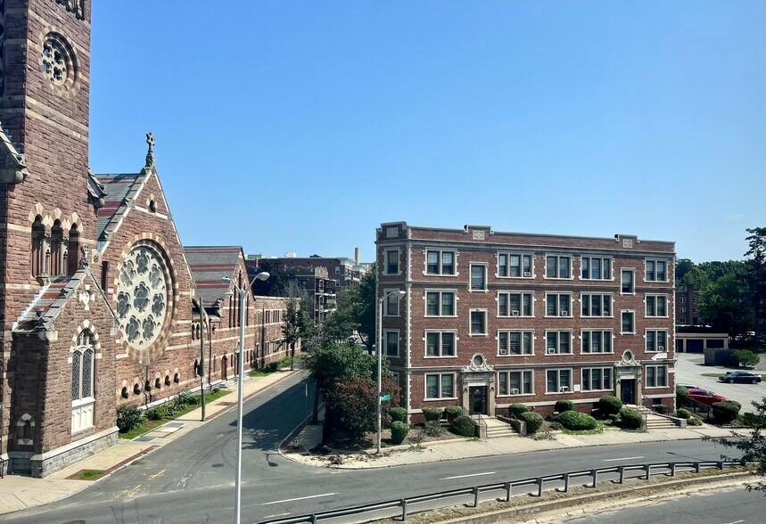 More Photos Of 50 Maple St, Springfield Medical For Lease