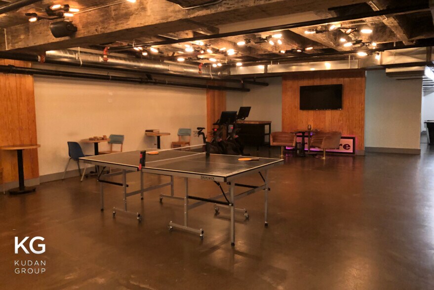 More Photos Of 312 W Chestnut St, Chicago Hospitality For Sale