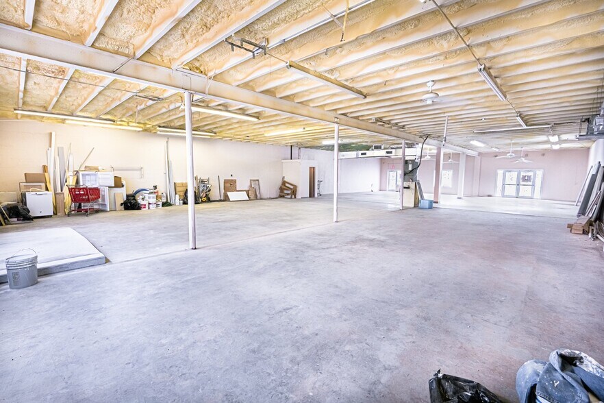 More Photos Of 802-810 S Dixie Hwy, Lake Worth General Retail For Lease