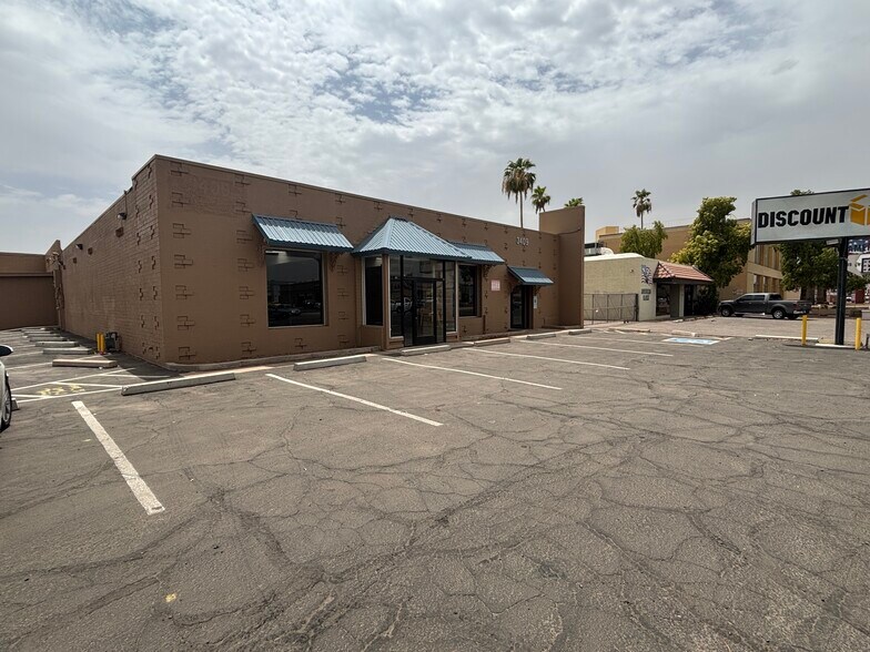 More Photos Of 3409 W Bethany Home Rd, Phoenix Warehouse For Lease