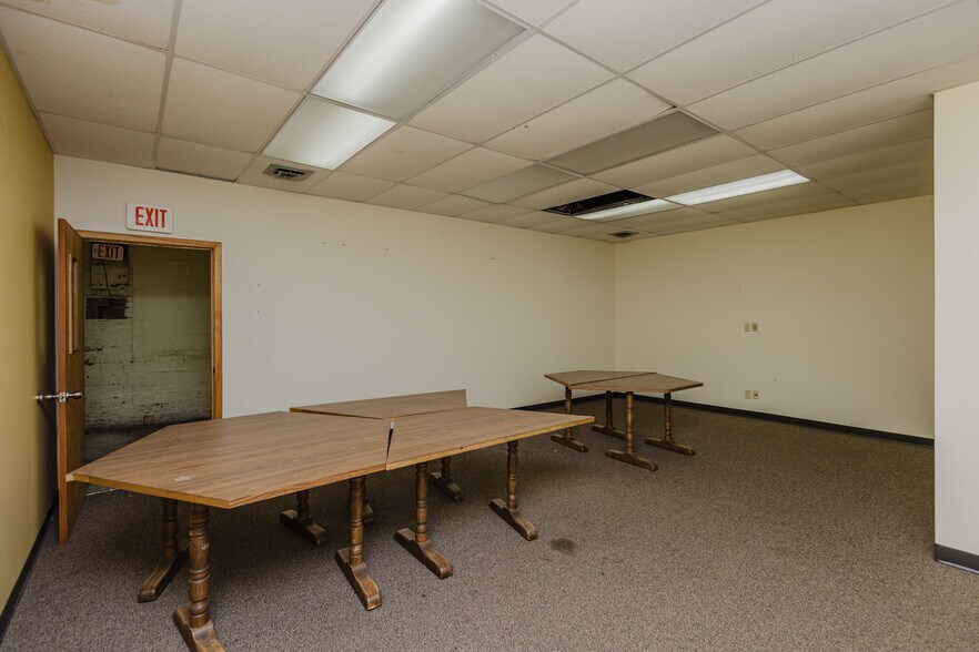 More Photos Of 722 N Main St, Newton Office For Sale