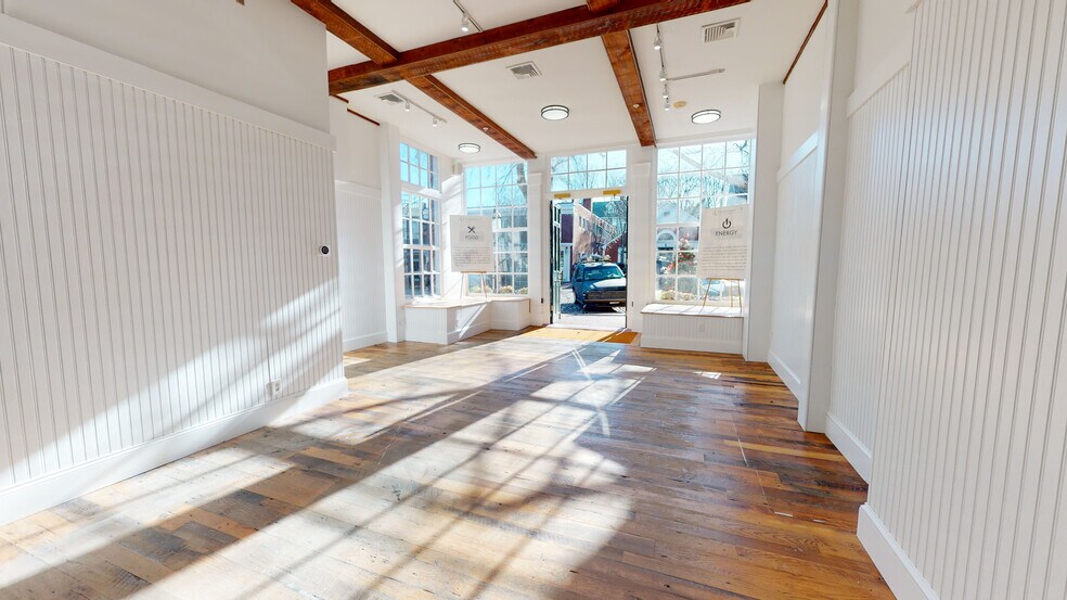 More Photos Of 33 Main St, Nantucket Storefront Retail Office For Lease