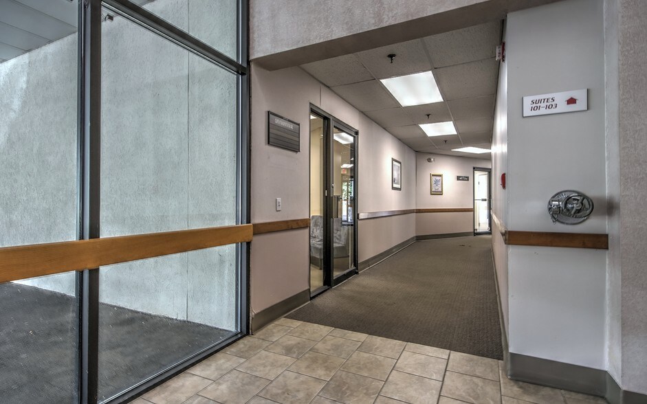 More Photos Of 80 Ferry Blvd, Stratford Office For Lease
