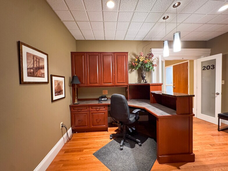 More Photos Of 814 Main St, Moncton Office For Lease