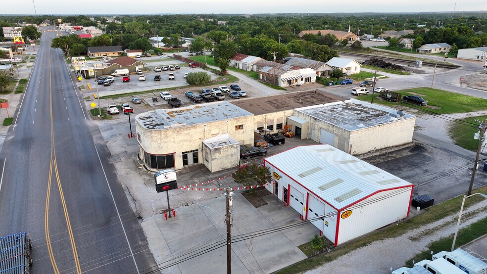 More Photos Of 108 E Wise St, Bowie Specialty For Sale