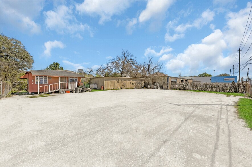 More Photos Of 5701 Harrisburg Blvd, Houston General Retail For Sale