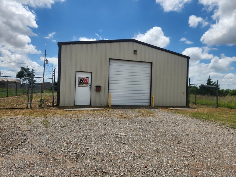 More Photos Of 3606 SW Tennessee Ave, Lawton Warehouse For Lease
