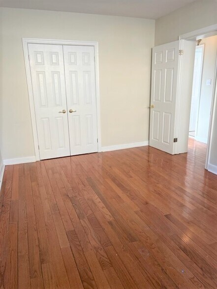 More Photos Of 183 Maurice Dr, Oakville Apartments For Sale