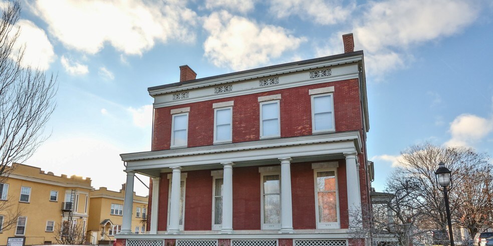 More Photos Of 129-133 S Fitzhugh St, Rochester Office Residential For Lease