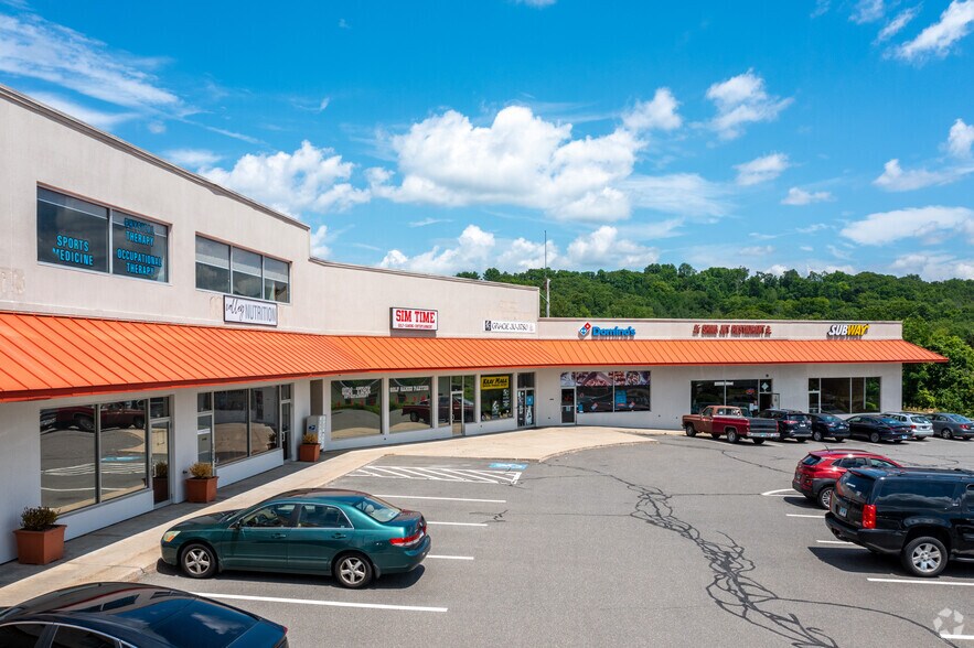 More Photos Of 144 Oxford Rd, Oxford Unknown For Lease