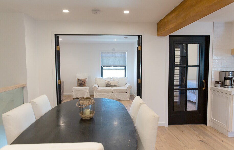 More Photos Of 511 E Balboa Blvd, Newport Beach Storefront Retail Residential For Sale