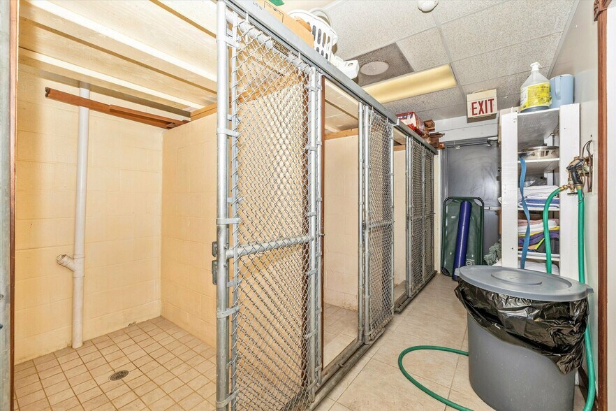 More Photos Of 806 Park Ave, Mount Airy Office For Sale