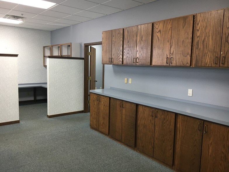 More Photos Of 836 Centennial Way, Lansing Medical For Sale