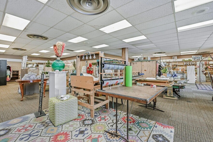 More Photos Of 119 W Kingsmill Ave, Pampa Storefront Retail Office For Sale
