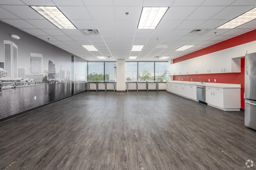 More Photos Of 9920 Franklin Square Dr, Nottingham Medical For Lease