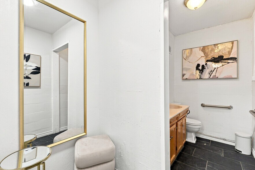 More Photos Of 3508 Shawnee Trl, Fort Worth General Retail For Sale