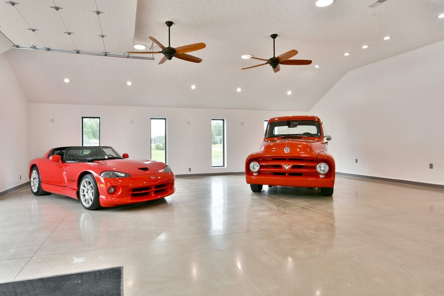 More Photos Of 3019 Parkman Rd NW, Warren Flex For Sale