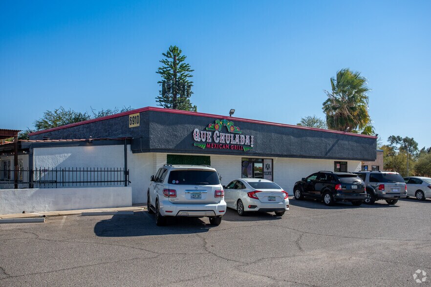Primary Photo Of 6910 E Tanque Verde Rd, Tucson Restaurant For Sale