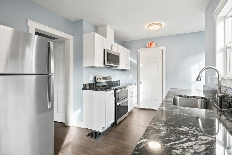 More Photos Of 3033 NE Broadway St, Portland Office Residential For Lease