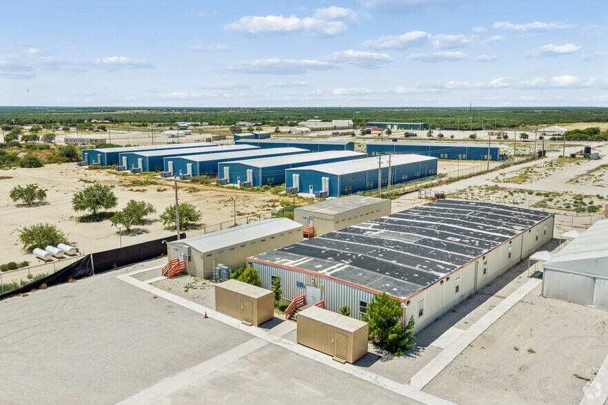 More Photos Of 434 Urenda Loop, Carrizo Springs Industrial For Sale
