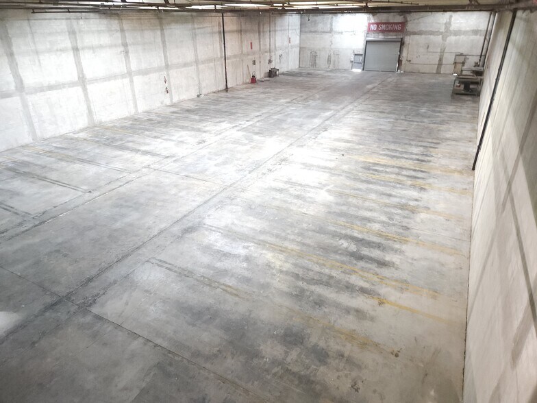 More Photos Of 650 NW 105th St, Miami Warehouse For Lease