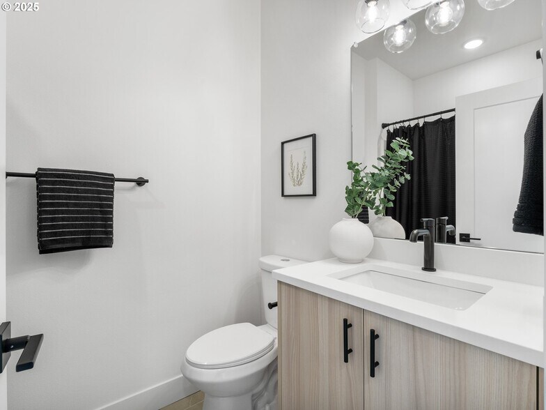 More Photos Of 6014 Mason St, Portland Multifamily For Sale