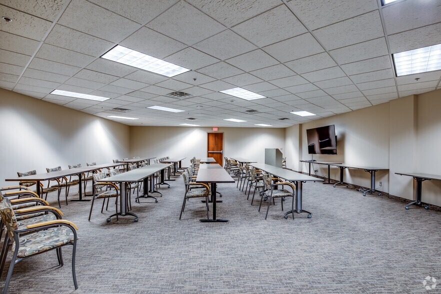 More Photos Of 1295 Northland Dr, Mendota Heights Medical For Lease