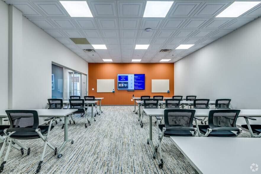 More Photos Of W239 N3490 Pewaukee Rd, Pewaukee Office For Sale