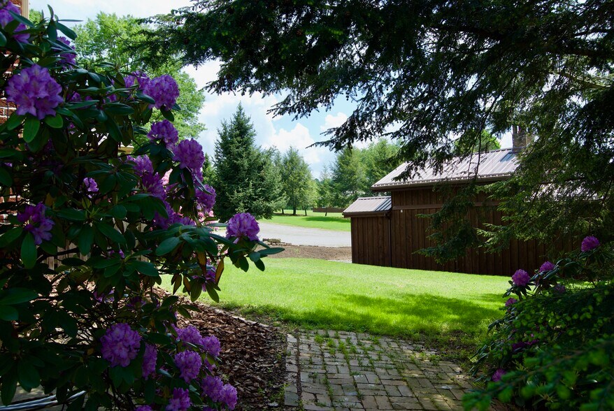 More Photos Of 690-692 State Route 66, Leechburg General Retail For Sale