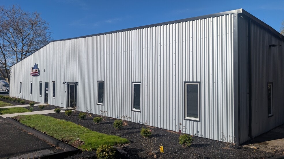 More Photos Of 5 Heritage Park, Clinton Manufacturing For Lease