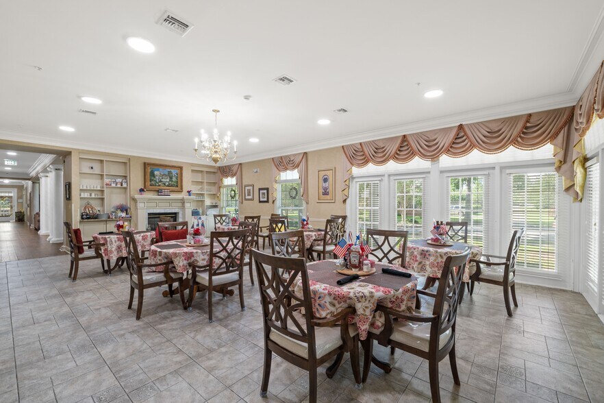 More Photos Of 10171 Papa George St, Daphne Congregate Senior Housing For Lease