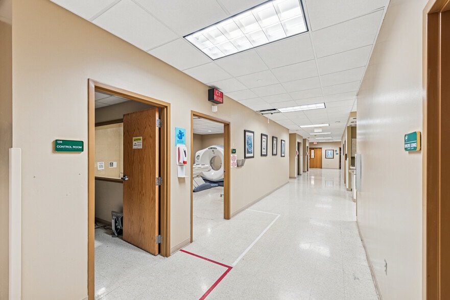 More Photos Of 1017 S Travis Ave, Cleveland Hospital For Sale