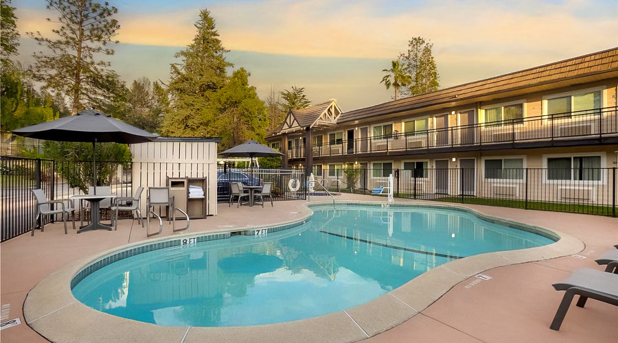 More Photos Of 972 Sutton Way, Grass Valley Hotel For Sale