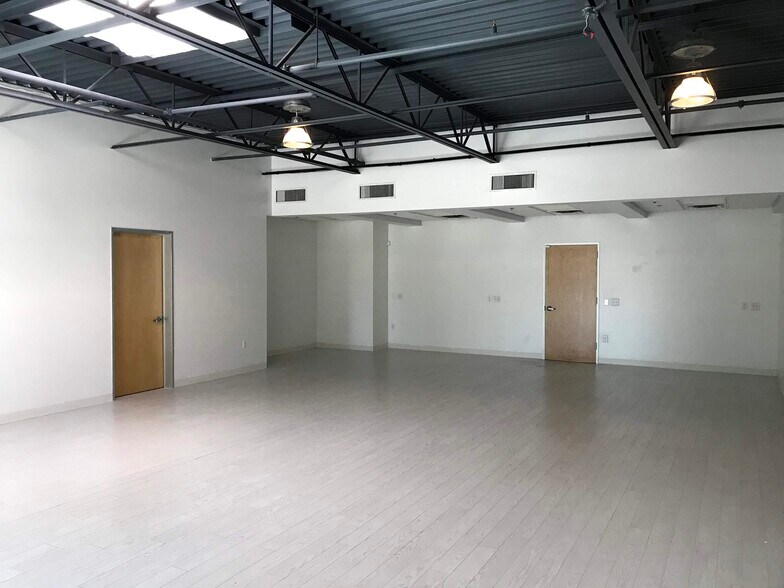 More Photos Of 15288 W Brookside Ln, Surprise Office For Lease